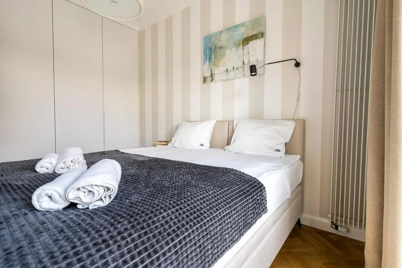 وارسو Apartamenty Mennica Residence - Golden Apartments 0*,  بولندا